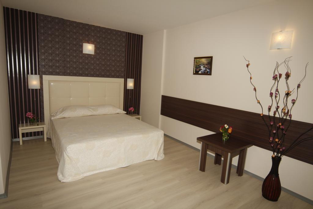Relax Holiday Complex & Spa Slăntjev Brjag Rum bild