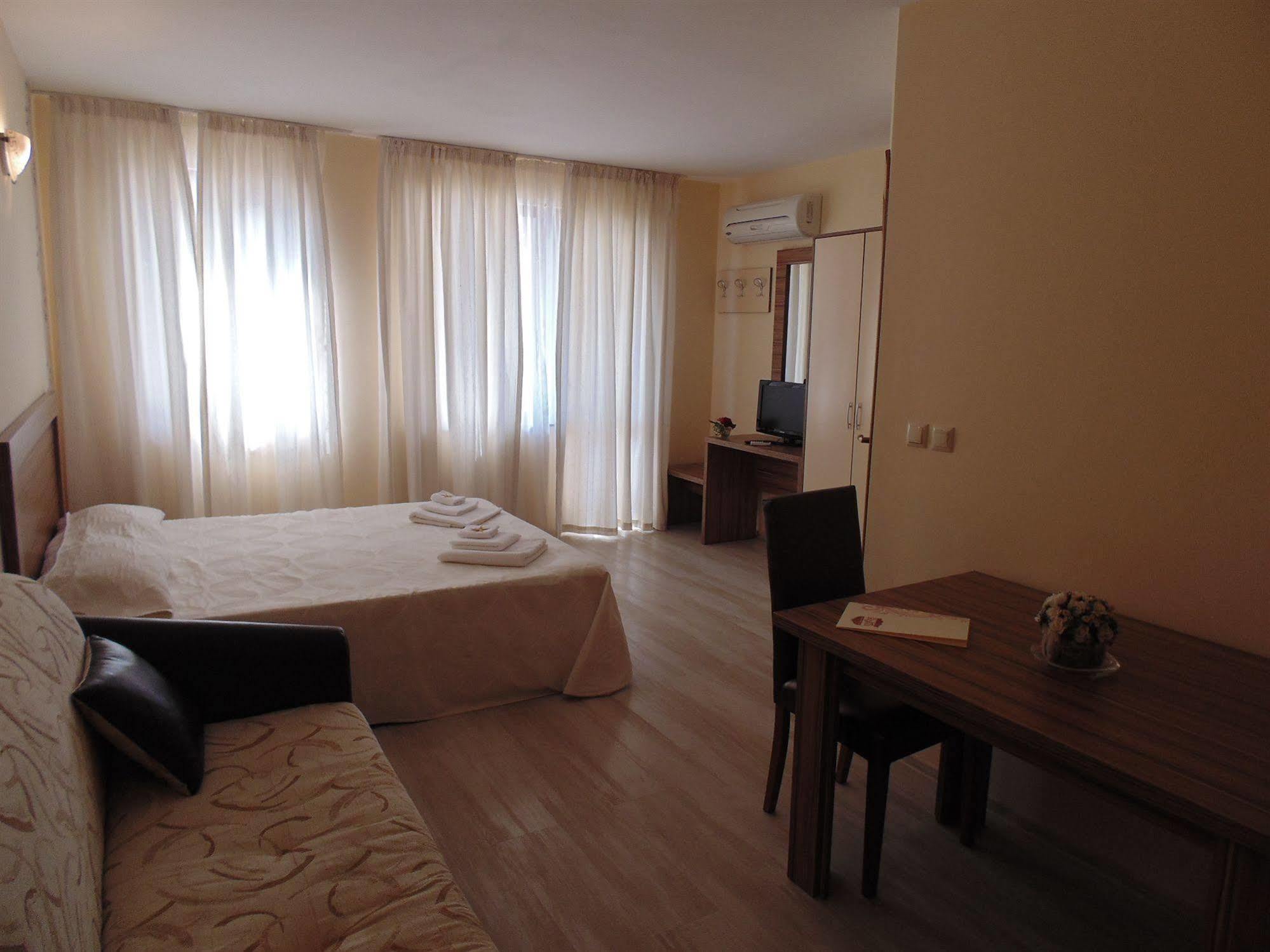 Relax Holiday Complex & Spa Slăntjev Brjag Exteriör bild